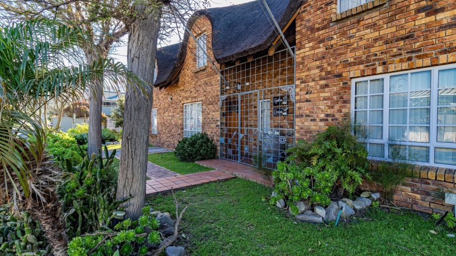 7 Bedroom Property for Sale in Kleinmond Western Cape